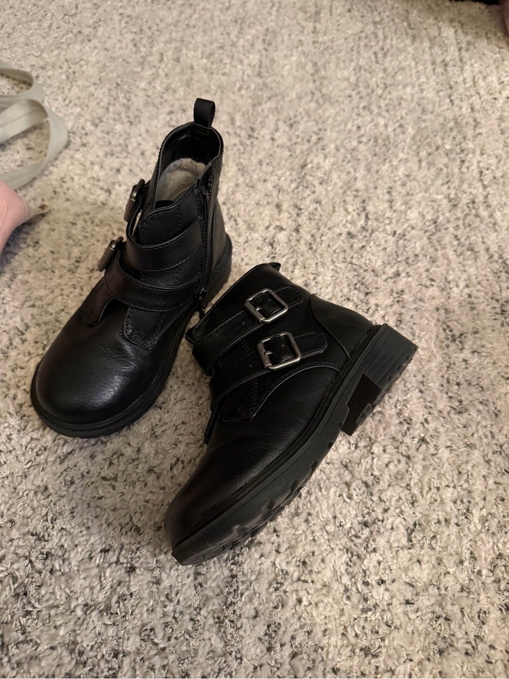 Cat & Jack Kids Black Double-Buckle Ankle Boots EUC size 10 little kids